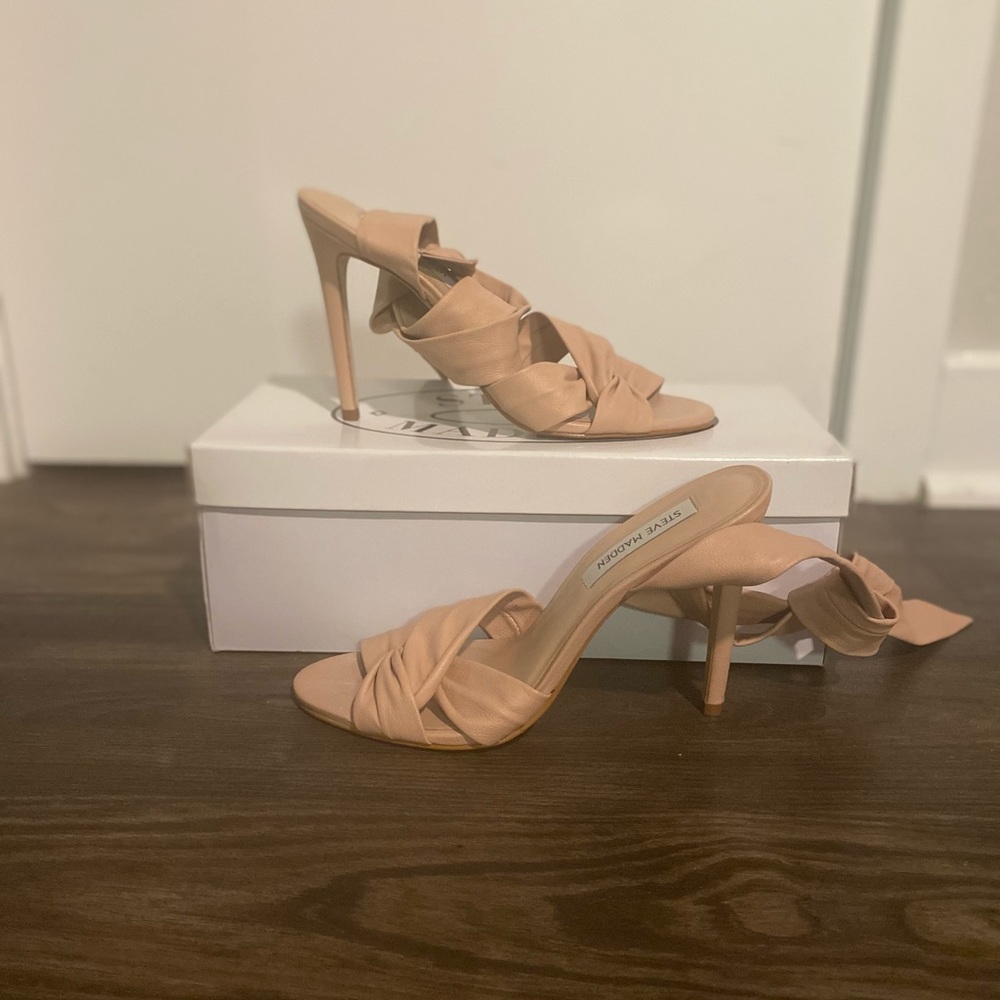 Steve Madden “ Evie” sandal